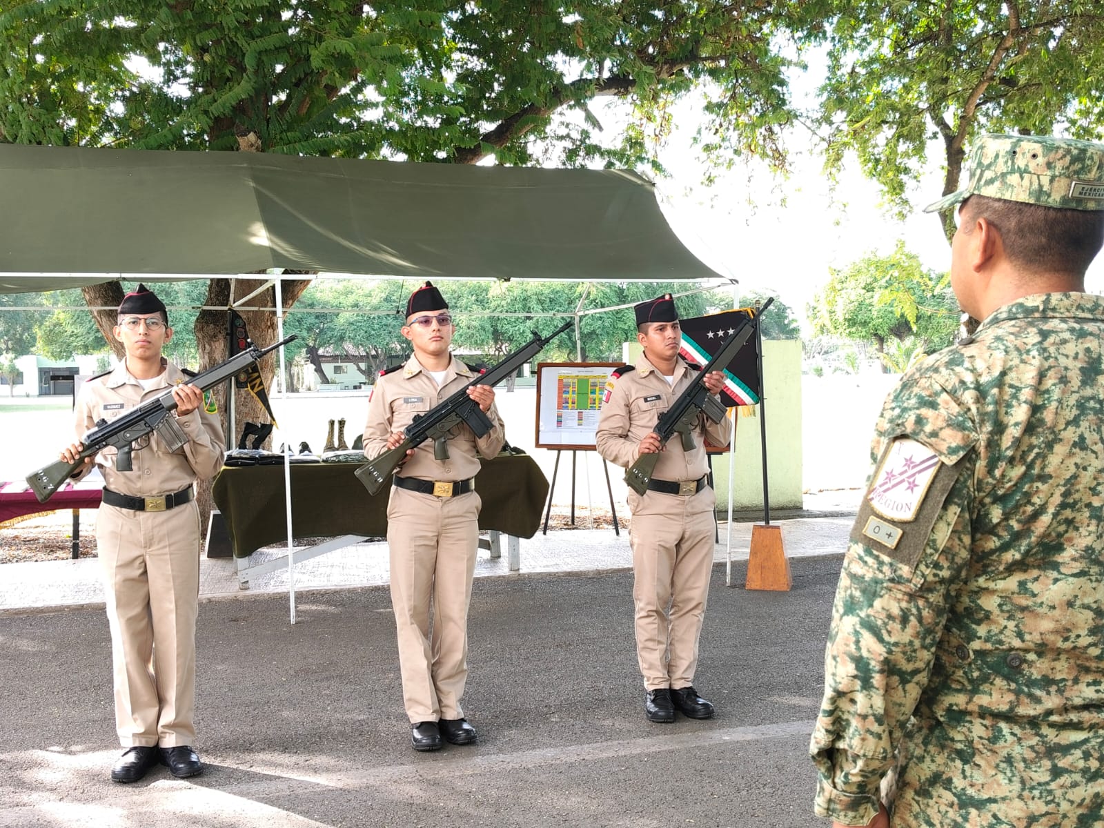 La X Región Militar invita a los jóvenes mayores de 18 años a realizar su servicio militar.